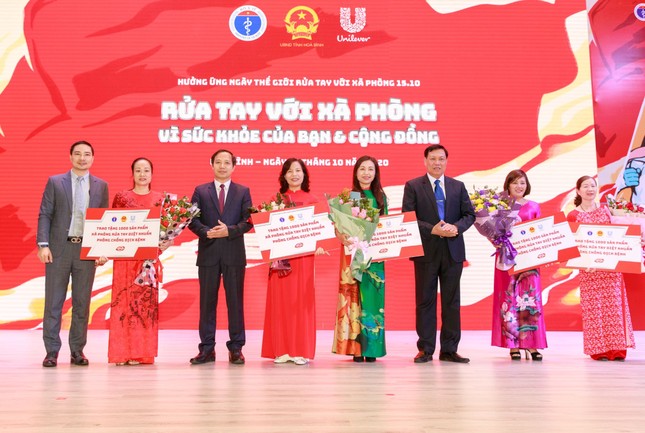 Khuyến cáo 10 thời điểm 'vàng' rửa tay phòng COVID-19 ảnh 1