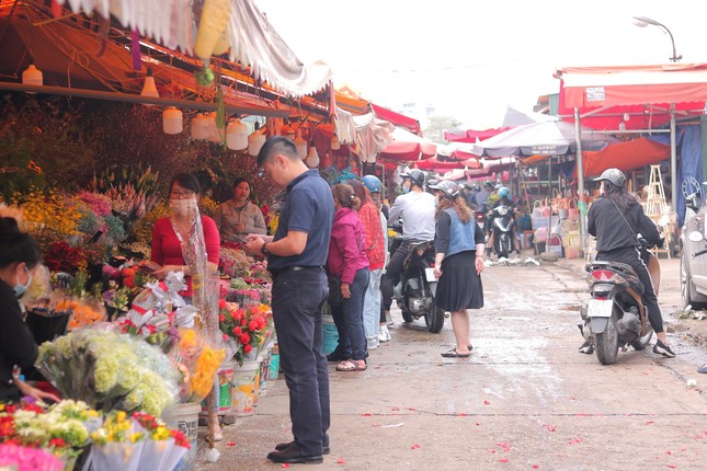 Hoa tươi đìu hiu ngóng khách, 'hoa sầu riêng' gây sốt ngày 8/3 ảnh 2