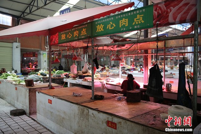Lại xuất hiện hình ảnh thịt lợn phát sáng như sao đêm ảnh 1