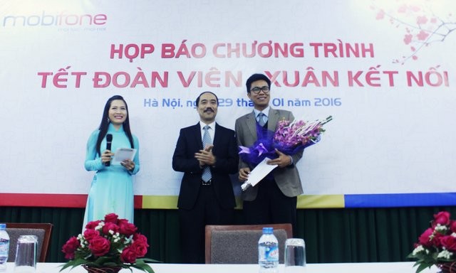 Ấm áp những chuyến xe miễn phí đưa sinh viên về quê ăn Tết ảnh 1