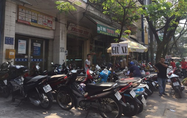 TP.HCM: Dân đi mua vàng khiến giao thông ùn tắc ảnh 5