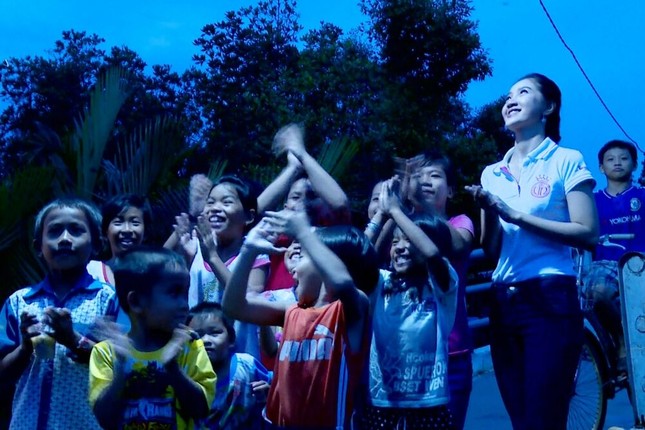Thí sinh HHVN 2016 Thu Thảo nhận dự án lúc nửa đêm ảnh 4