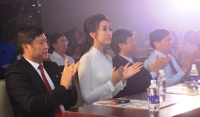 Hơn 1.6 tỷ đồng trao học bổng “Nâng bước thủ khoa” ảnh 4
