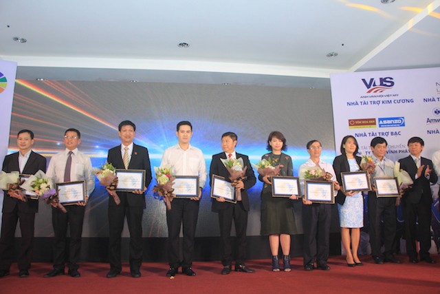 Hơn 1.6 tỷ đồng trao học bổng “Nâng bước thủ khoa” ảnh 6