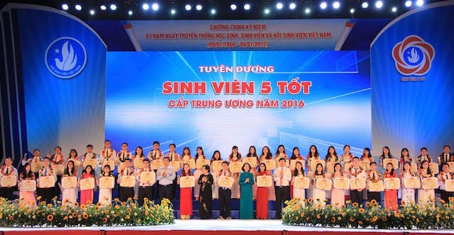 Tuyên dương những học sinh sinh viên tiêu biểu của cả nước ảnh 4