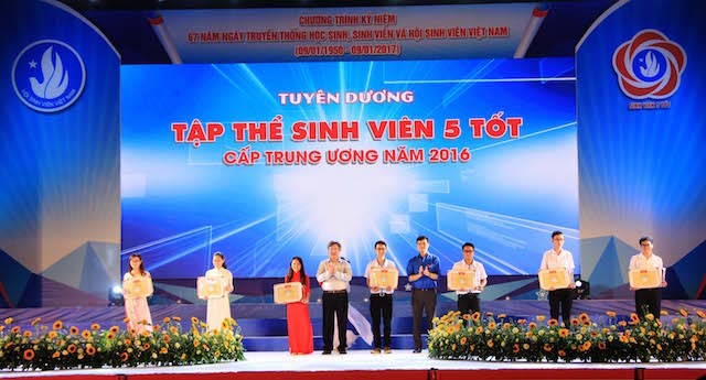Tuyên dương những học sinh sinh viên tiêu biểu của cả nước ảnh 5