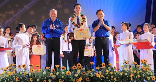 Tuyên dương những học sinh sinh viên tiêu biểu của cả nước ảnh 6