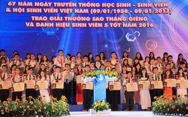 Tuyên dương những học sinh sinh viên tiêu biểu của cả nước ảnh 9