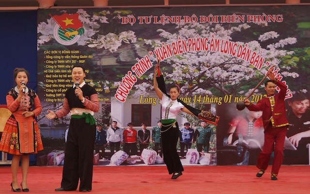 Rộn ràng Xuân Biên phòng ảnh 1