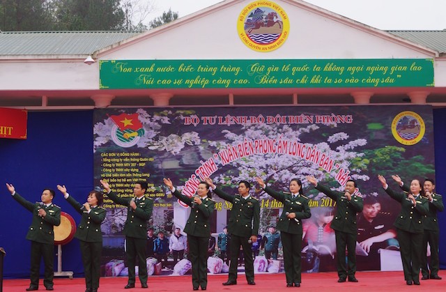 Rộn ràng Xuân Biên phòng ảnh 2
