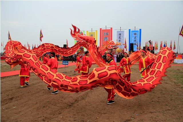 Chủ tịch nước Trần Đại Quang lái máy cày ở Lễ hội Tịch Điền ảnh 4
