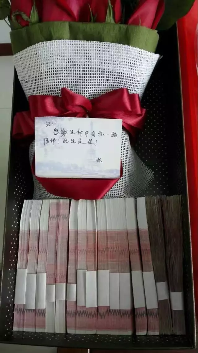 ‘Soái ca’ tặng vợ hộp hoa hồng giá nửa tỉ đồng dịp Valentine ảnh 2