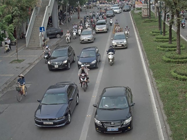 25% ô tô cướp đường buýt nhanh là xe biển xanh, biển đỏ ảnh 3