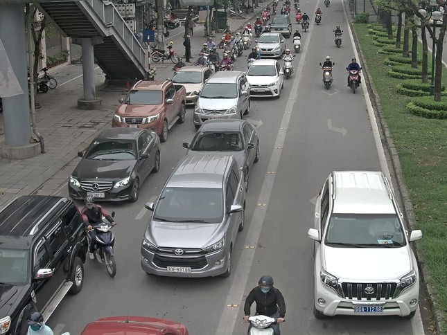 25% ô tô cướp đường buýt nhanh là xe biển xanh, biển đỏ ảnh 2