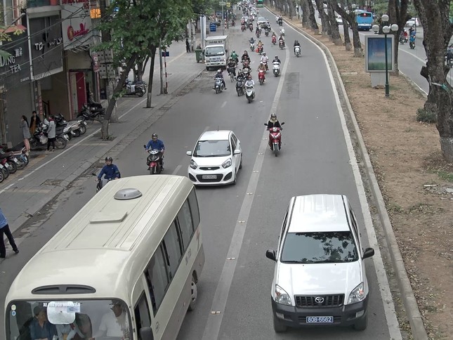 25% ô tô cướp đường buýt nhanh là xe biển xanh, biển đỏ ảnh 4