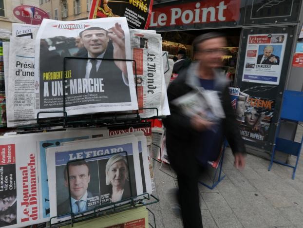 Tổng thống Pháp kêu gọi người dân ủng hộ ứng viên Macron ảnh 3