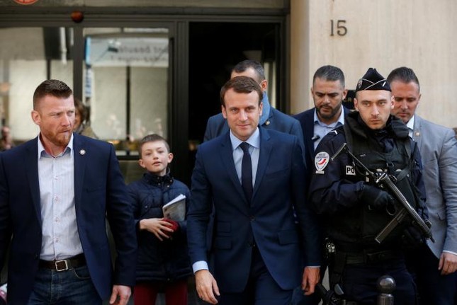 Tổng thống Pháp kêu gọi người dân ủng hộ ứng viên Macron ảnh 2