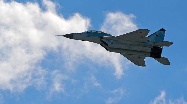 Xem siêu phẩm MiG-35 bay biểu diễn tại triển lãm hàng không Nga ảnh 1
