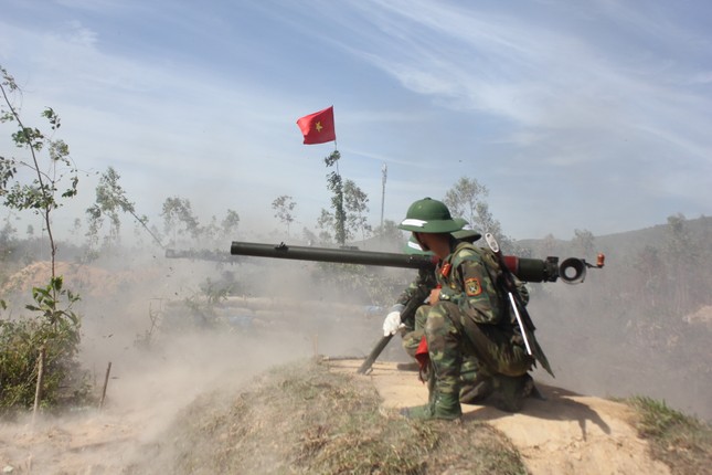 Sư đoàn 324 diễn tập thực binh bắn đạn thật khu vực phòng thủ tỉnh Nghệ An năm 2017 ảnh 2