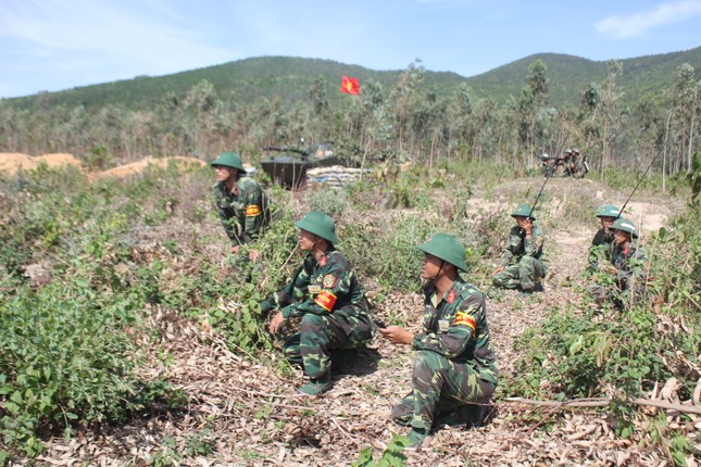 Sư đoàn 324 diễn tập thực binh bắn đạn thật khu vực phòng thủ tỉnh Nghệ An năm 2017 ảnh 4