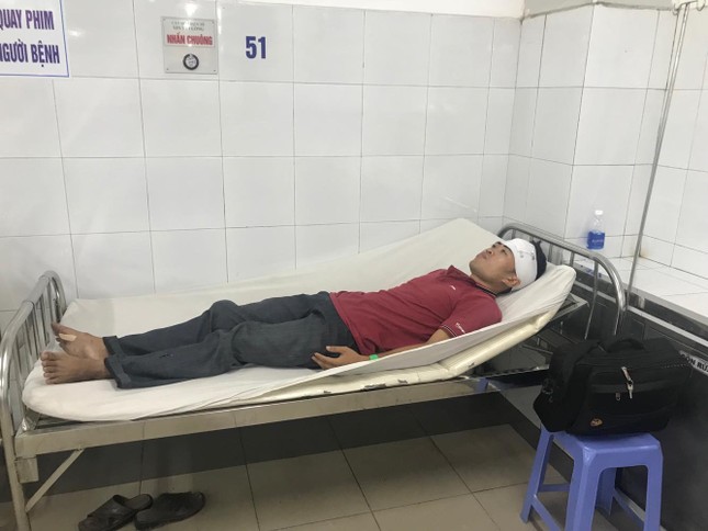 Xe khách đấu đầu xe tải tại đường tránh Nam hầm Hải Vân ảnh 4