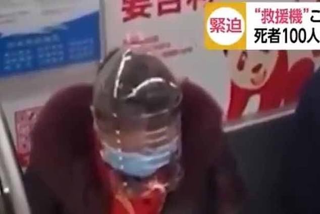 Người Trung Quốc đội chai nhựa, bọc túi nilon để tránh lây virus corona ảnh 7