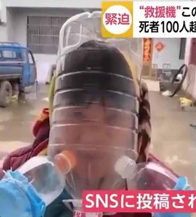Người Trung Quốc đội chai nhựa, bọc túi nilon để tránh lây virus corona ảnh 8