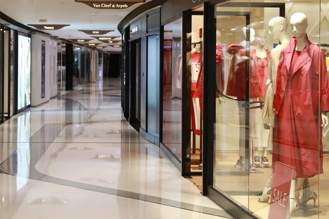 Người mẫu diễn không khán giả, show bị hủy giữa đại dịch Covid-19 ảnh 6