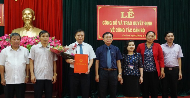 Kiện toàn nhân sự 5 địa phương ảnh 1