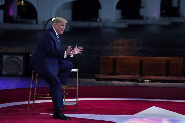 Hai ông Trump và Biden cùng tổ chức hỏi-đáp, tranh sóng giờ vàng truyền hình ảnh 4
