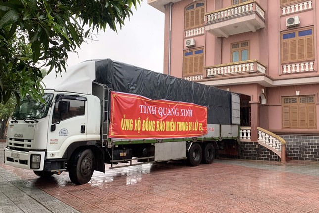 Doanh nhân Đào Hồng Tuyển ủng hộ đồng bào miền Trung gần 6 tỷ đồng ảnh 1