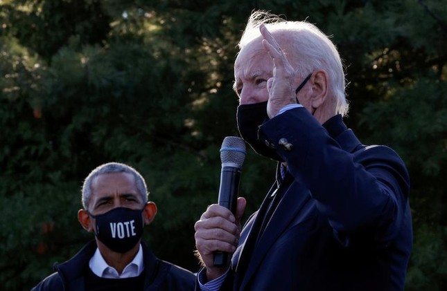 Ông Trump vận động cử tri xuyên đêm, ông Biden về quê gặp đồng hương ảnh 5