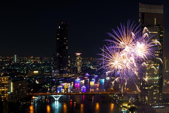 Giao thừa lặng lẽ ở Quảng trường Thời đại ảnh 12