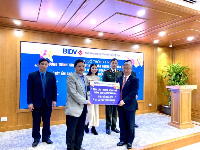 BIDV dành 30 tỷ đồng tặng quà tết cho người nghèo ảnh 1