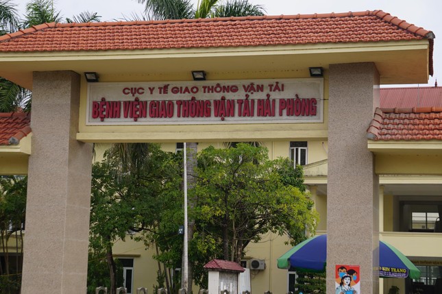Nữ nhân viên dương tính SARS-CoV-2, phong tỏa Bệnh viện GTVT Hải Phòng ảnh 1