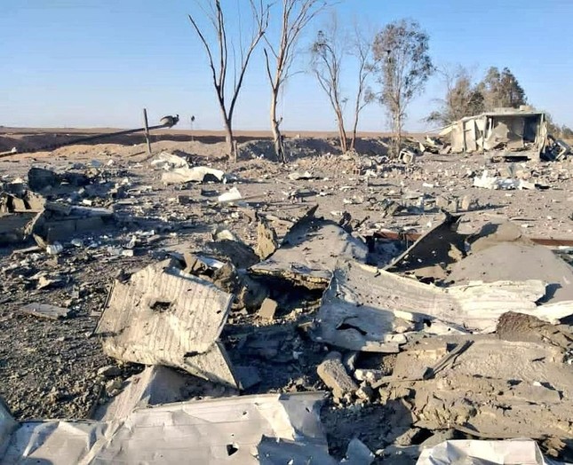 Ảnh vệ tinh hé lộ thiệt hại vụ Mỹ ném 7 quả bom xuống Syria ảnh 3