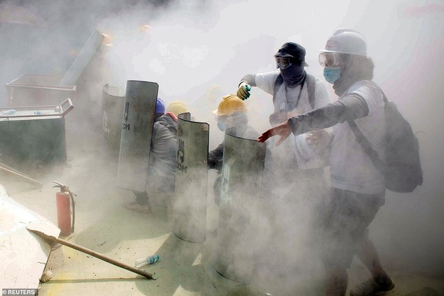 Reuters: 48 người thương vong khi cảnh sát Myanmar đụng độ người biểu tình ảnh 3