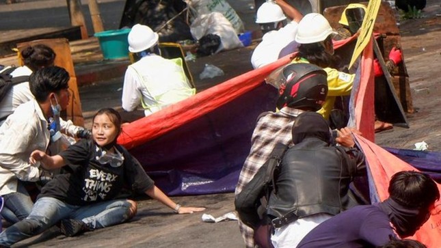 Chính quyền Myanmar khai quật mộ người biểu tình, hé lộ kết luận gây sốc ảnh 1