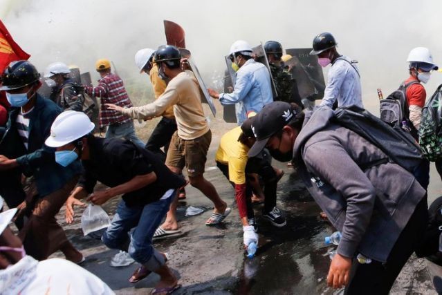 Myanmar: Hai người biểu tình thiệt mạng, quân đội kiểm soát bệnh viện ảnh 1