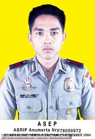 Indonesia: Cựu sĩ quan 'từ cõi chết trở về' sau trận sóng thần kinh hoàng năm 2004 ảnh 1