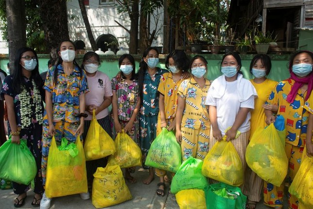 Quân đội Myanmar trả tự do cho hàng trăm người biểu tình ảnh 1