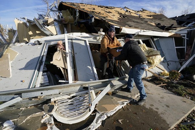 Nhiều bang của Mỹ tan hoang vì hứng 30 trận lốc xoáy, hơn 80 người nghi đã chết ảnh 7