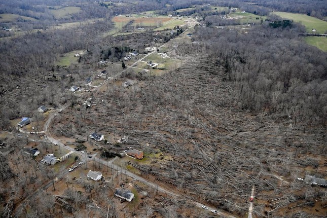 Nhiều bang của Mỹ tan hoang vì hứng 30 trận lốc xoáy, hơn 80 người nghi đã chết ảnh 16