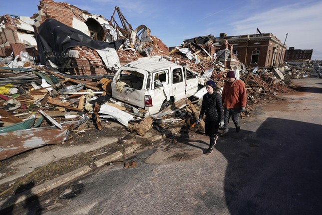 Nhiều bang của Mỹ tan hoang vì hứng 30 trận lốc xoáy, hơn 80 người nghi đã chết ảnh 8