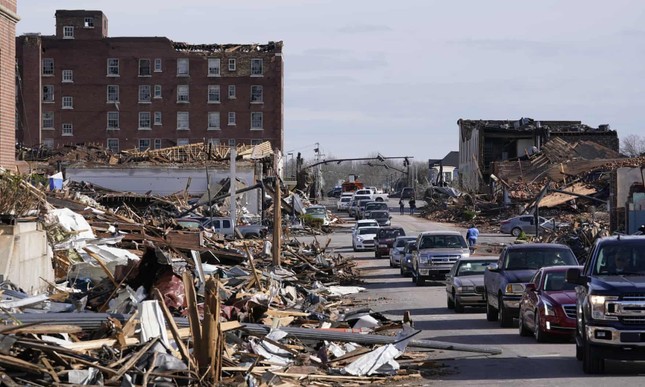 Nhiều bang của Mỹ tan hoang vì hứng 30 trận lốc xoáy, hơn 80 người nghi đã chết ảnh 3