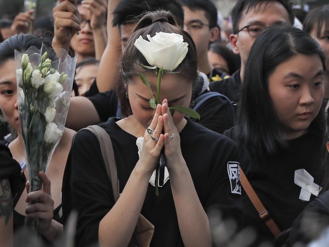 Hong Kong: Số người biểu tình tăng kỷ lục, thủ lĩnh 'Cách mạng ô' ra tù ảnh 4