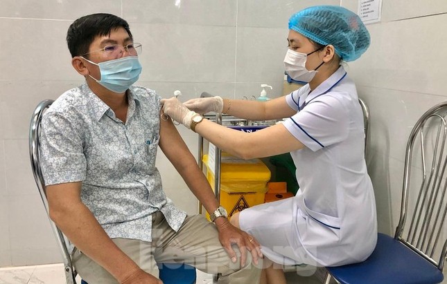 Quảng Ngãi ghi nhận 8 trường hợp sốc phản vệ sau khi tiêm vắc xin COVID-19 ảnh 1