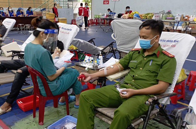 Người trẻ Đà Nẵng sẻ chia giọt máu nghĩa tình ảnh 1