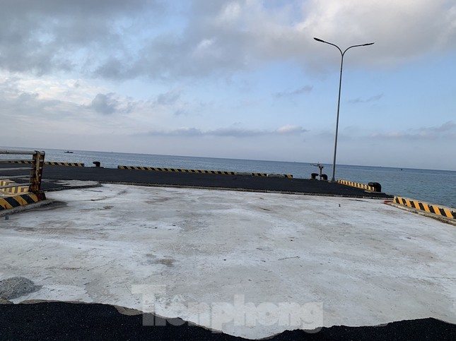 Công trình 250 tỷ chưa nghiệm thu đã 'thương tích đầy mình' vì bão ảnh 13