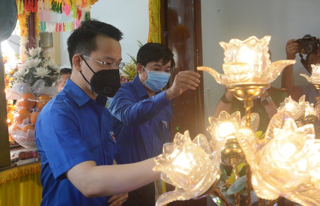 T.Ư Đoàn truy tặng huy hiệu Tuổi trẻ dũng cảm cho chiến sỹ hy sinh khi bắt tội phạm ảnh 1